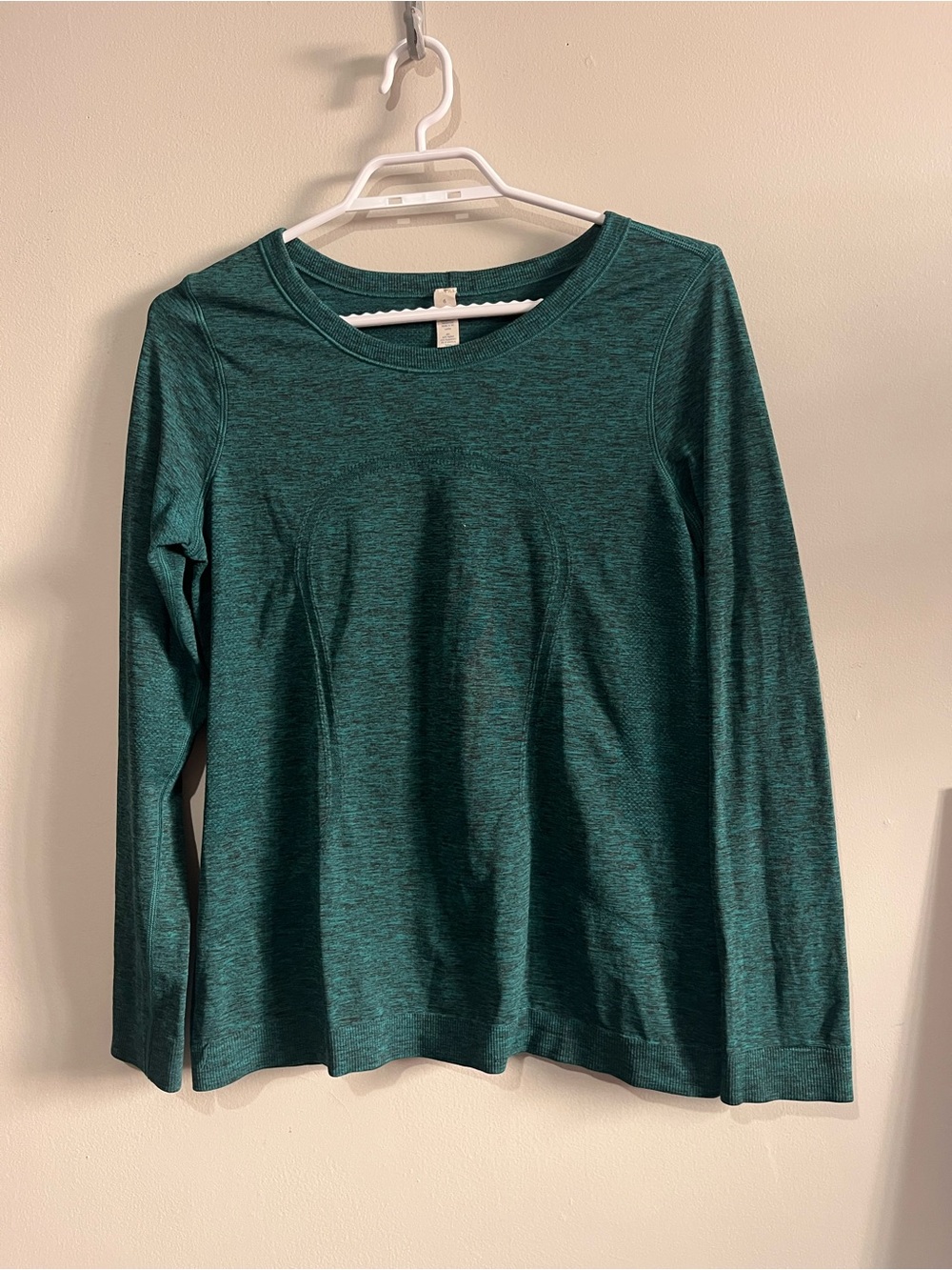 Lululemon swiftly relaxed fit long sleeve size 6